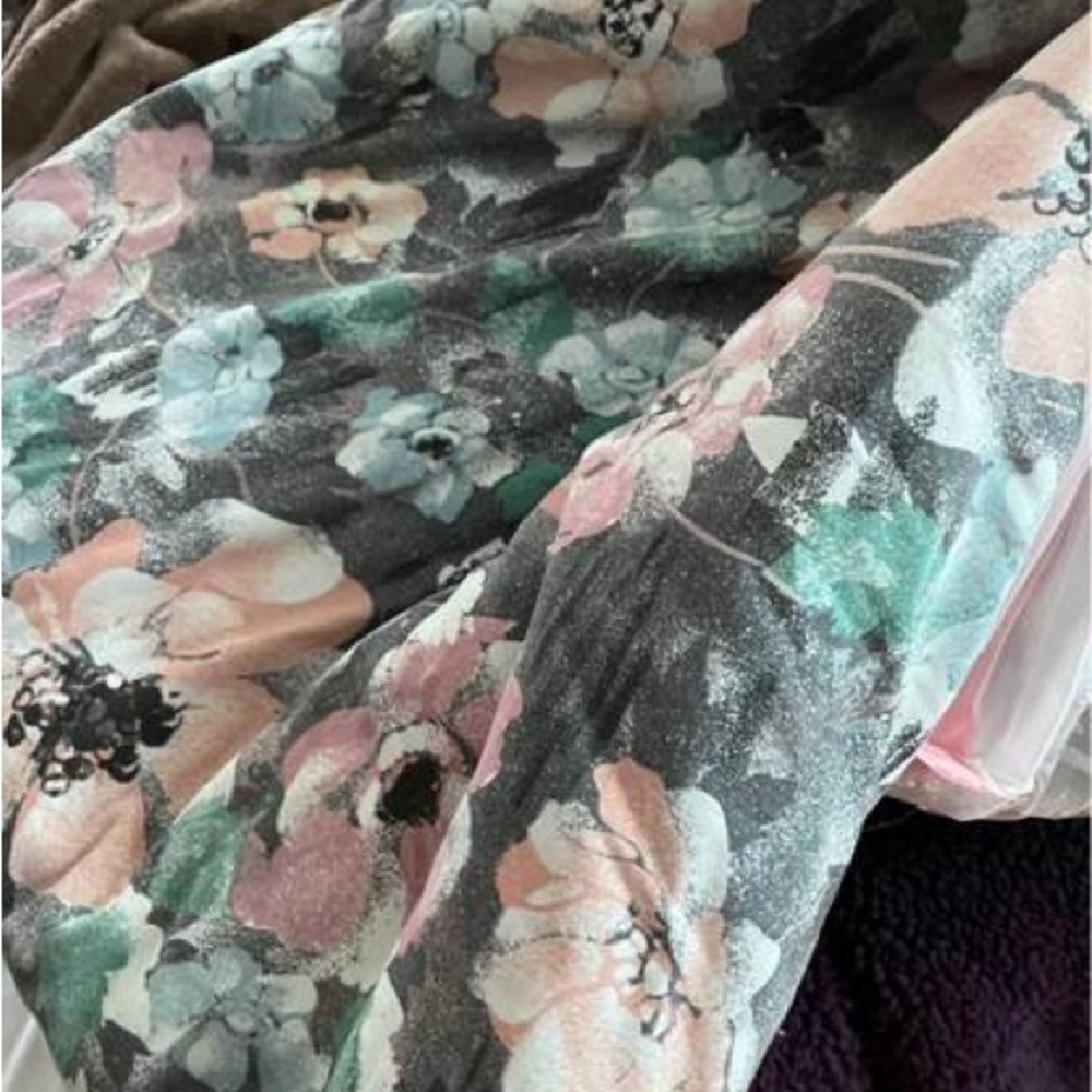 Floral Comforter with Pastel Accents